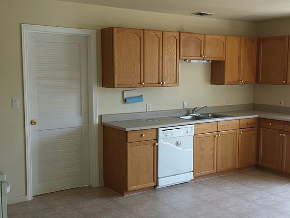 Kitchen - door to Laundry