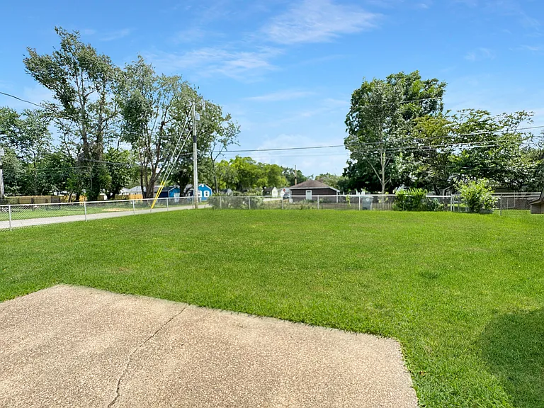 1727 Covert Ave — Photo 19