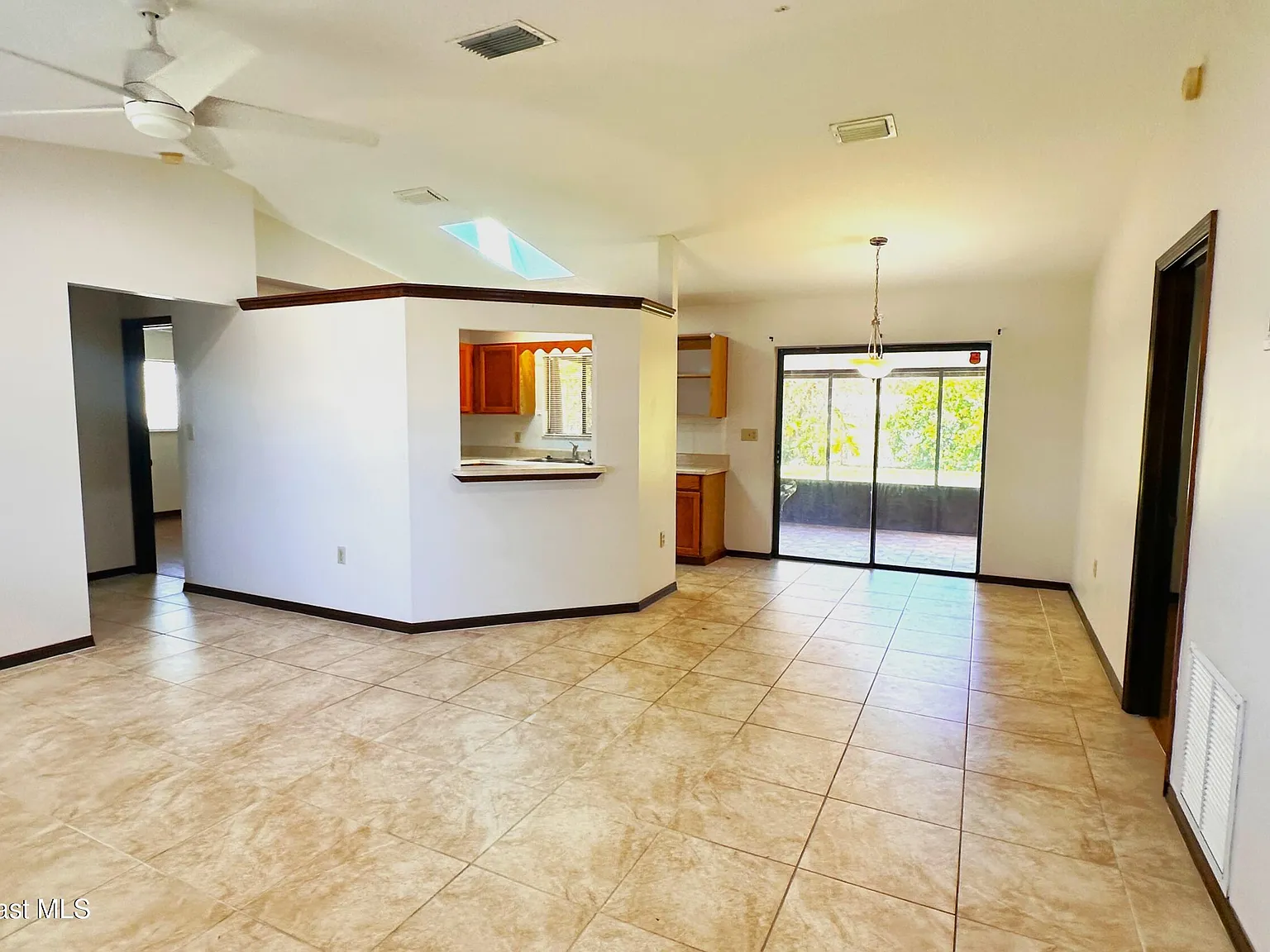 3 bed, 1068 sqft, $2,150 — Photo 3