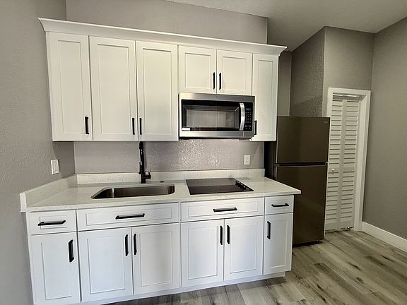 4th image of 2630 Hilliard Ct