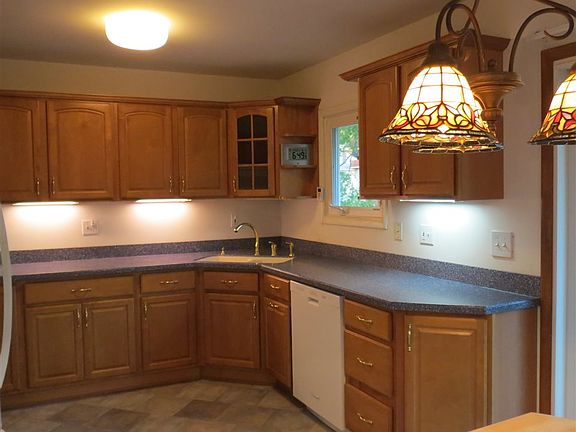 2nd image of 10 Chateau Ct