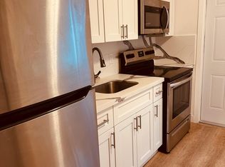 204 SE 4th St #1, Hallandale, FL 33009