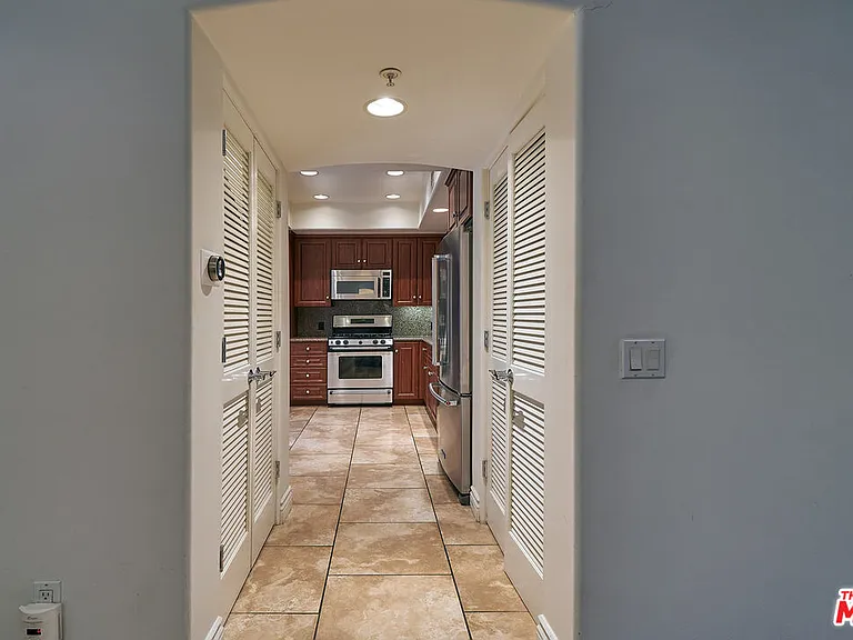 851 N San Vicente Blvd #102 — Photo 9