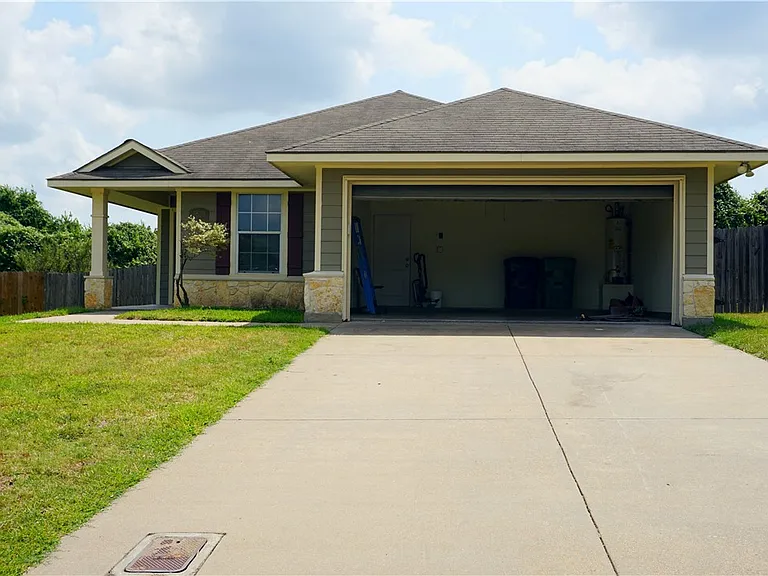 1810 Stephanie St — Photo 29