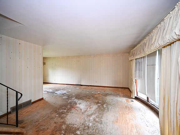 4th image of 16417 Blair Ln