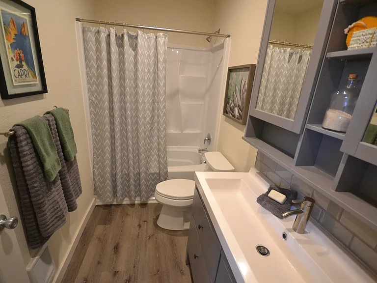 560 SW Paiute St #B — Photo 10