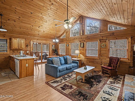 5th image of 1645 S Mountain View Rd