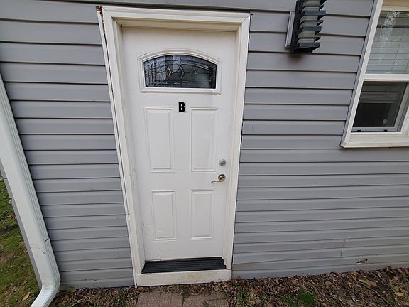 2nd image of 530 1/2 Pleasant St #B