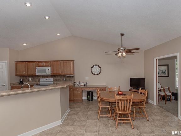 5th image of 29 Madison Cir