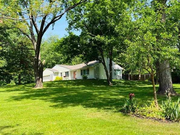 6888 Thorndale Ct, Roscoe, IL 61073