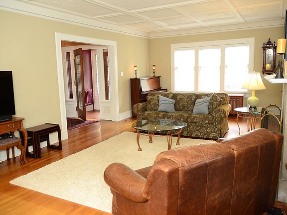 4th image of 4017 N. Richland Ct.