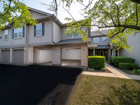 7134 S Stratton Ln, Gurnee, IL 60031
