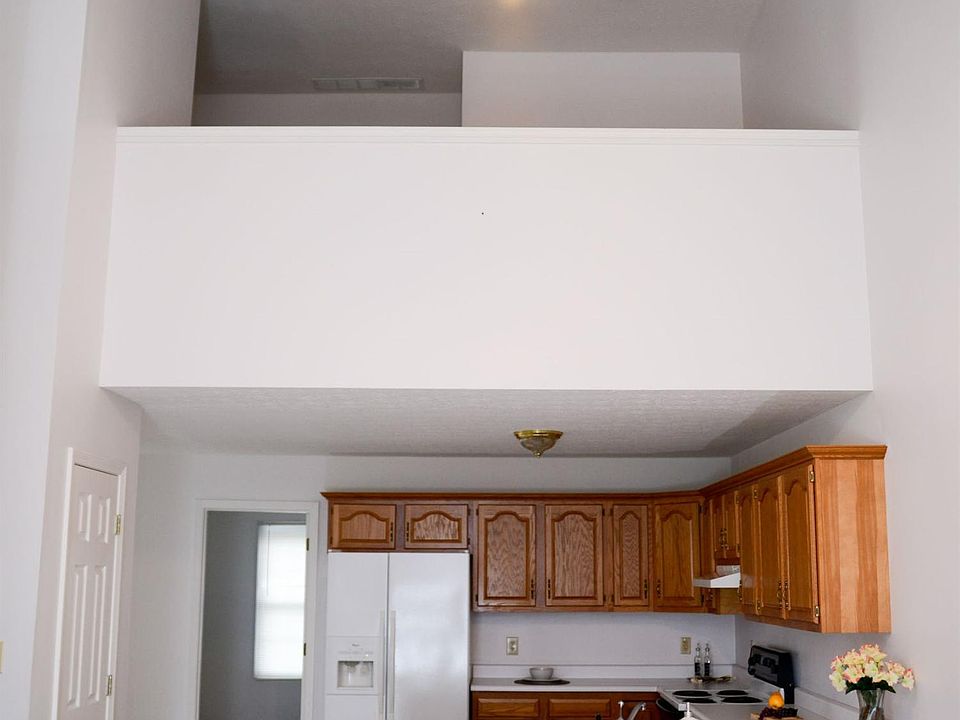2nd image of 305 Silverton Way