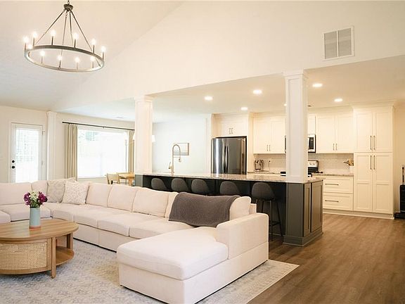 4th image of 2844 Michelle Lee Dr
