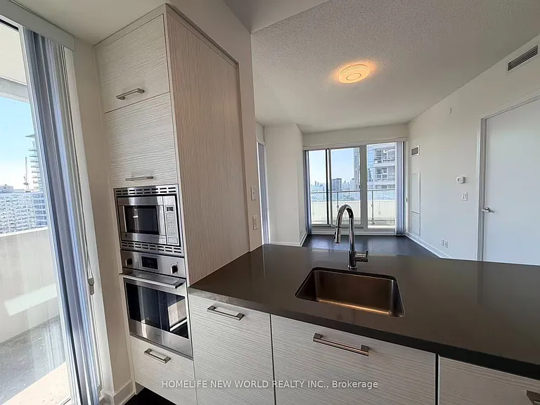 2221 Yonge St #2403 — Photo 4