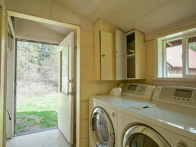 64 White Pl #A — Photo 8