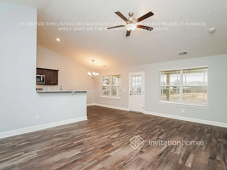 737 Cedar Ln — Photo 2