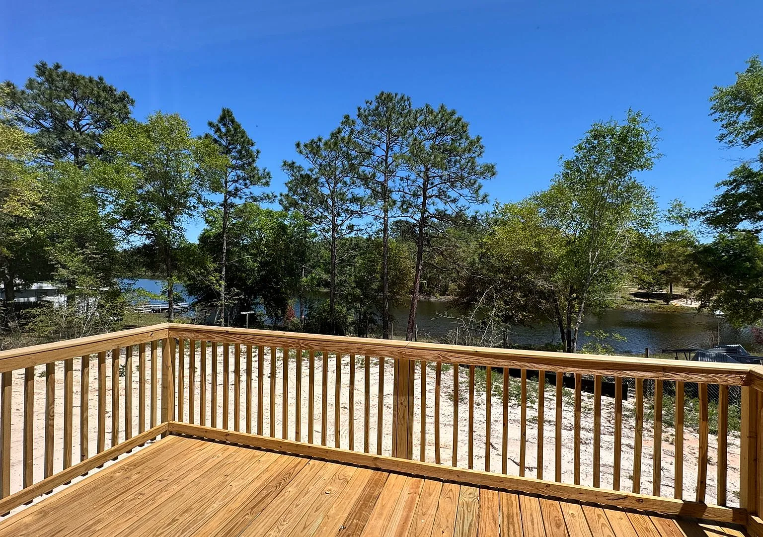 Spectacular Water-View W/ Large Deck Newer Mobile Home — Photo 1