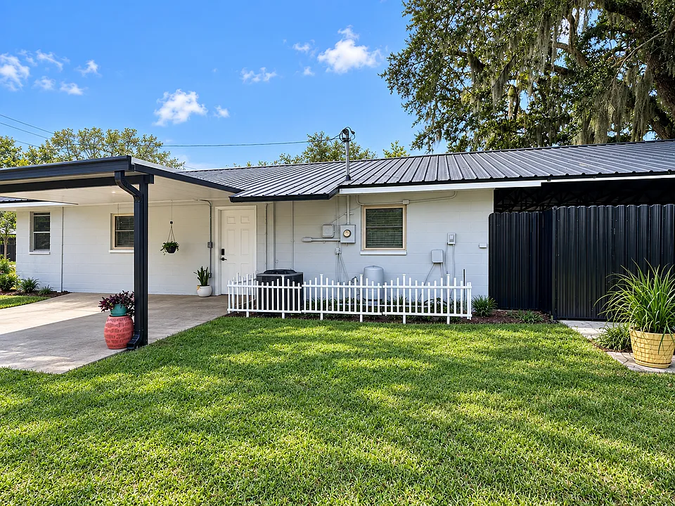 6104 Yates Rd