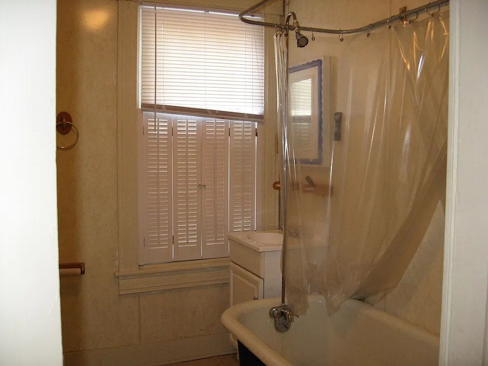 BATH 2ND FLOOR