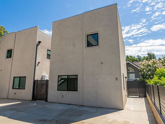 2nd image of 2155 Glenada Ave #D