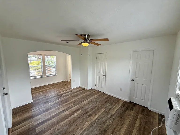 340 NE 125th St #3 — Photo 10