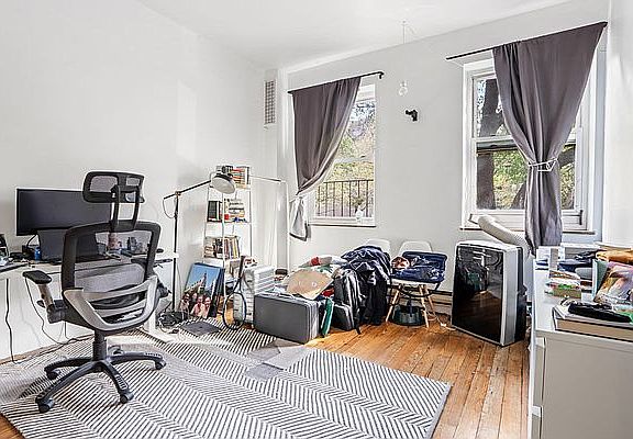 4th image of 138 W Houston St APT 2