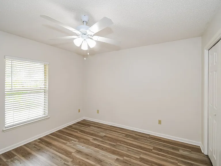 283 Springfield Ct — Photo 13