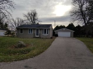1481 Deerwood Dr, Neenah, WI 54956