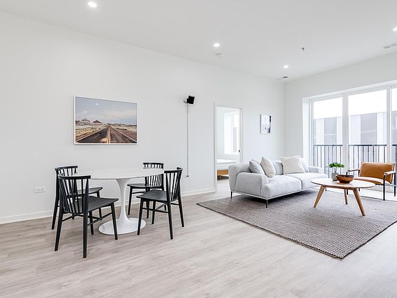 4th image of 1457 W 15th St #206