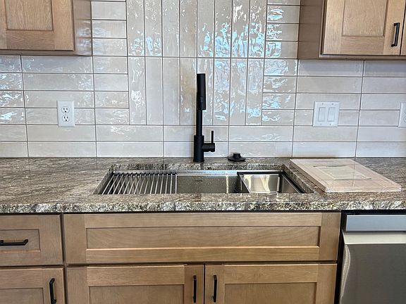 5th image of 2136 Brookfield Dr