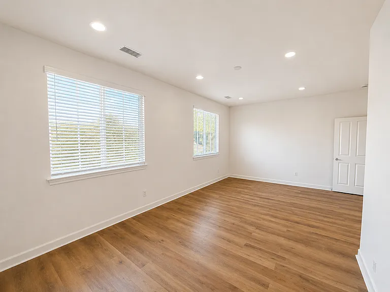 Main floor potential 5th bedroom, office, hobby or play room