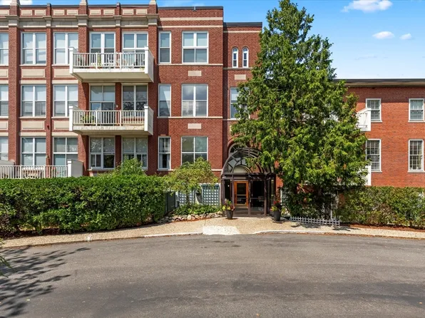 100 Parks St APT 16, Duxbury, MA 02332