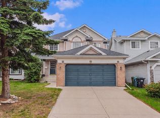 109 S Douglas Glen Ct SE, Calgary, AB T2Z 2M8