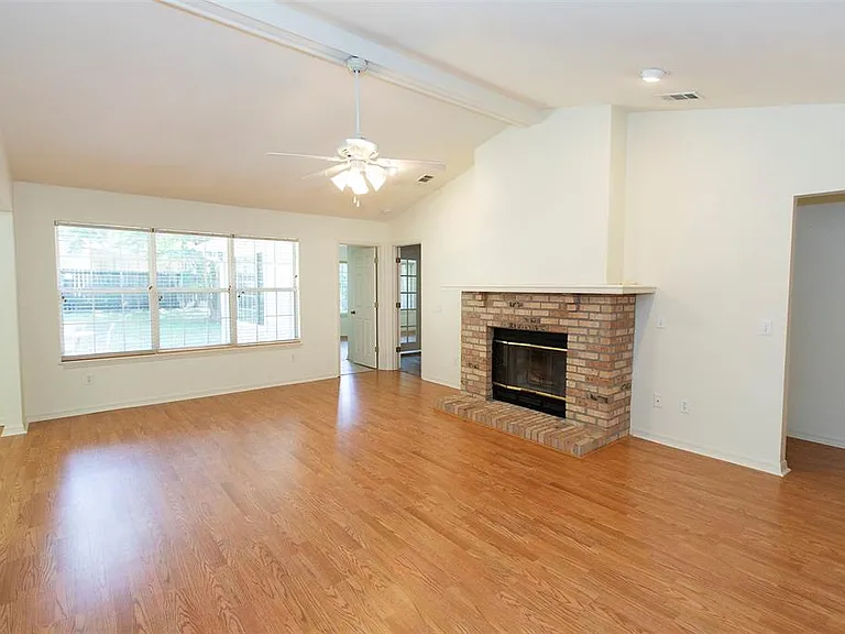 2340 NW 16th Ave — Photo 3