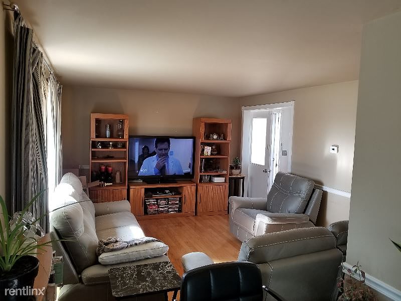1st image of 215 Tollview Ct