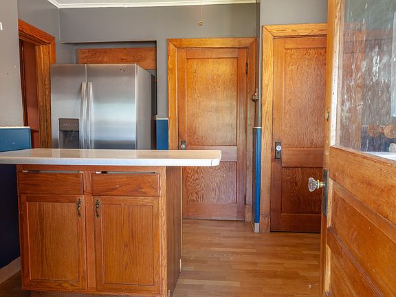 5th image of 169 Burwell St