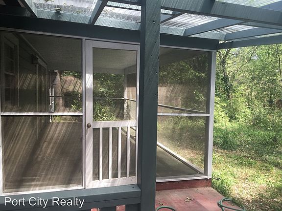 3rd image of 923 Drexel Dr