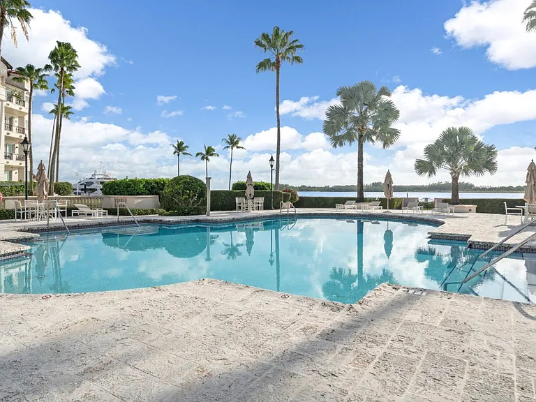 2124 Fisher Island Dr #2124 — Photo 31