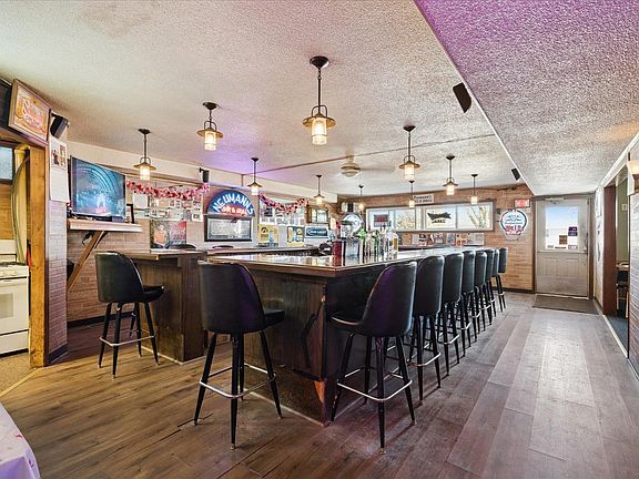 4th image of 927 Main St