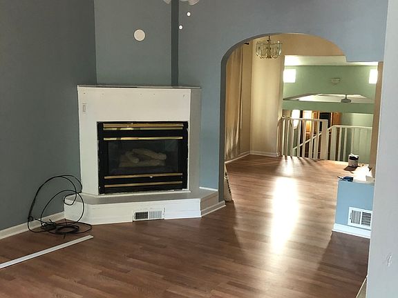 3rd image of 2131 N Monitor Ave