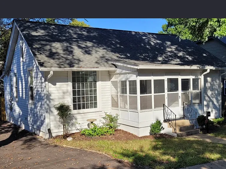 1106 Overton St — Photo 1