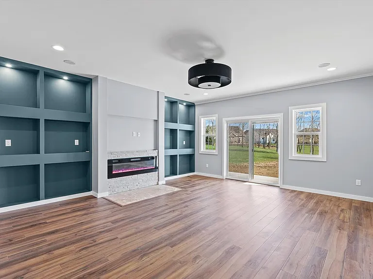 1306 Roberto Rd — Photo 3