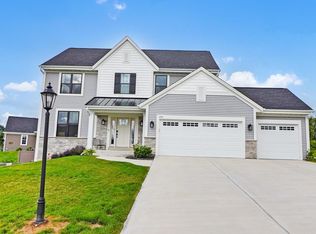 3741 Howell Oaks DRIVE, Waukesha, WI 53188