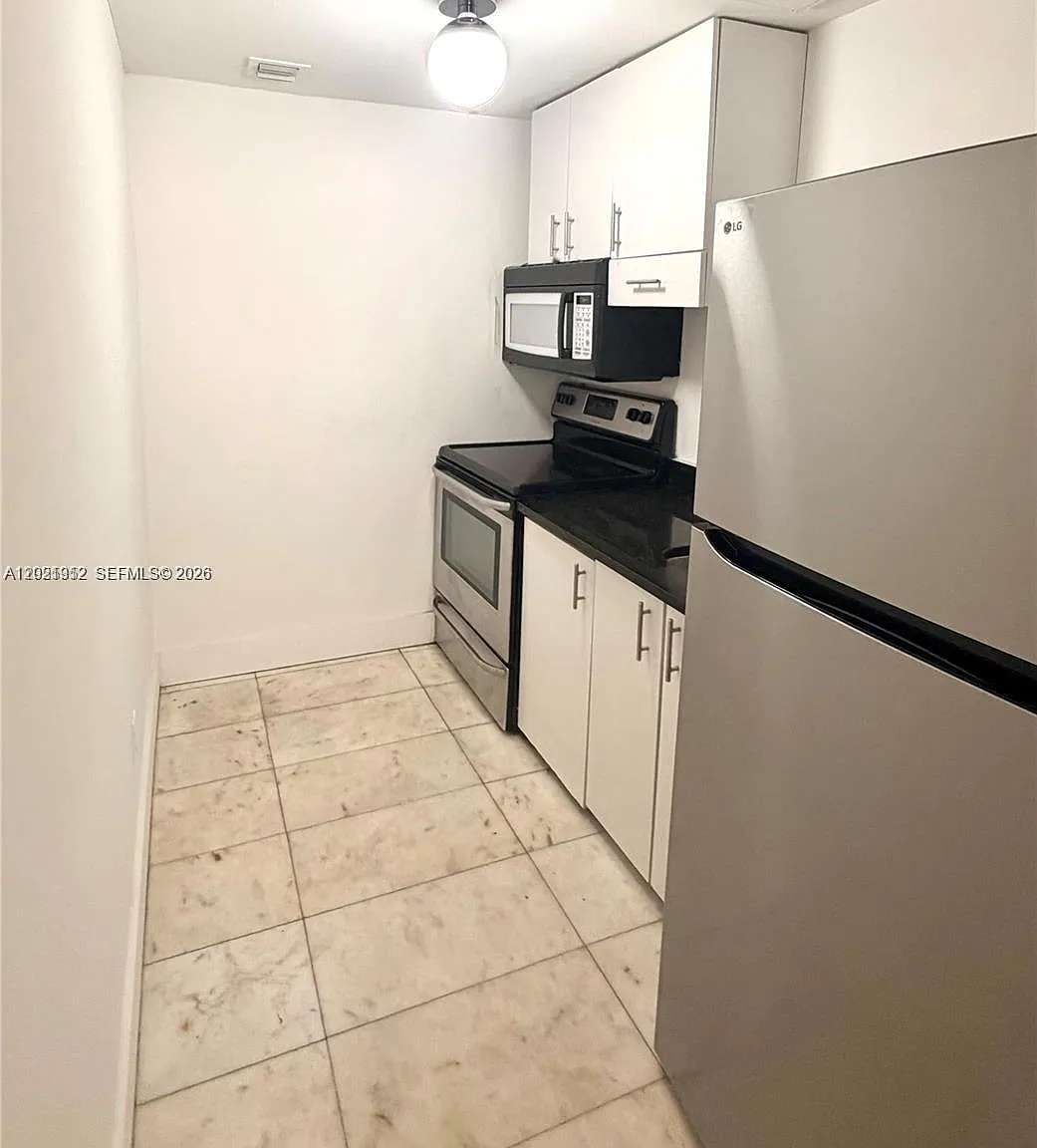 First On 8th Condo — Photo 3