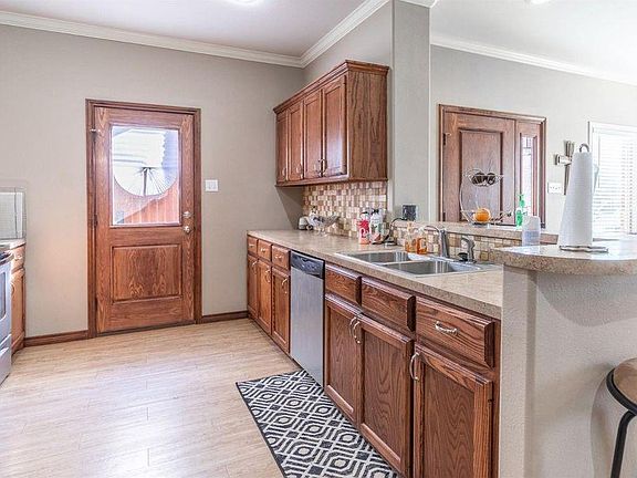 5th image of 4408 105th St Unit 1