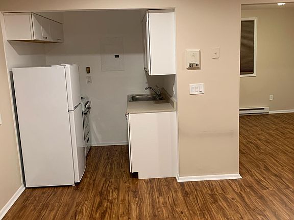 4th image of 351 Adelaide Ave