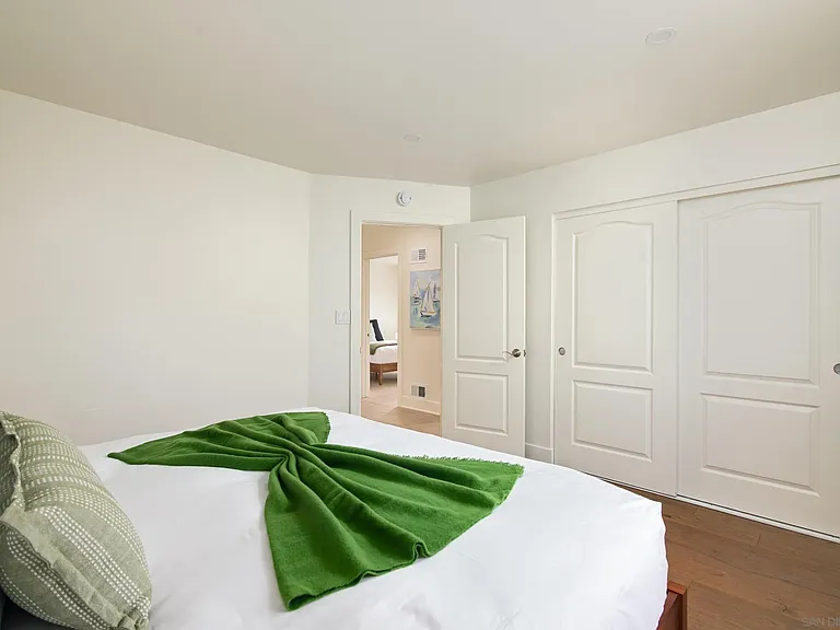 2452 Azure Coast Dr — Photo 32