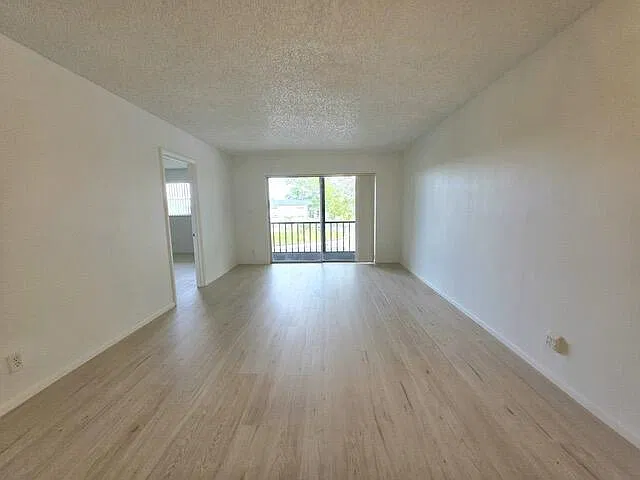 2 bed, 2.0 bath, 949 sqft, $1,775 — Photo 3