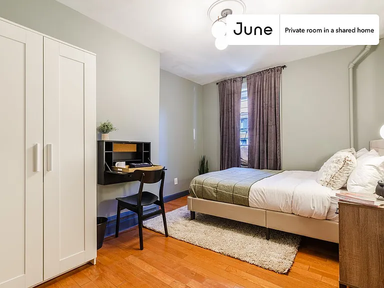 400 W 20th St #C — Photo 1